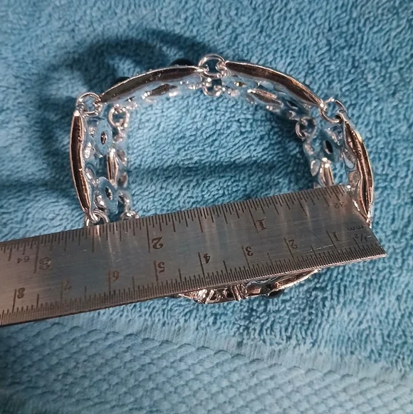 Elegant Silver and Black Crystal Bracelet - Picture 4 of 7